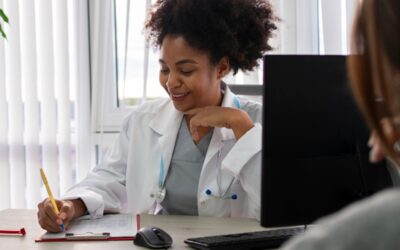 Les 10 compétences clés de la secrétaire médicale en 2026