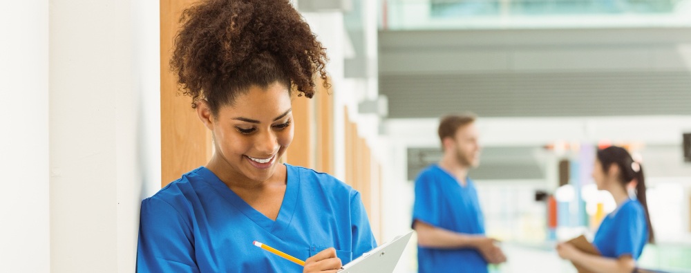 une auxiliaire de vie au travail