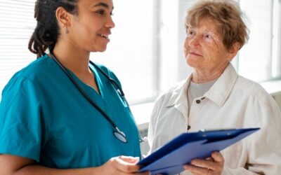 Se reconvertir en auxiliaire de santé en Suisse : étapes, formation et certification